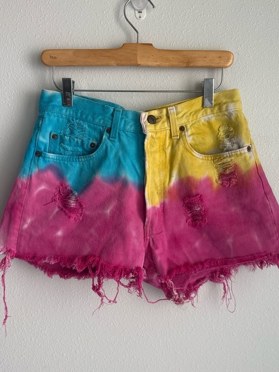 Levi's Pants - Levi’s VINTAGE 90s bat wing label Tie-Dye shorts